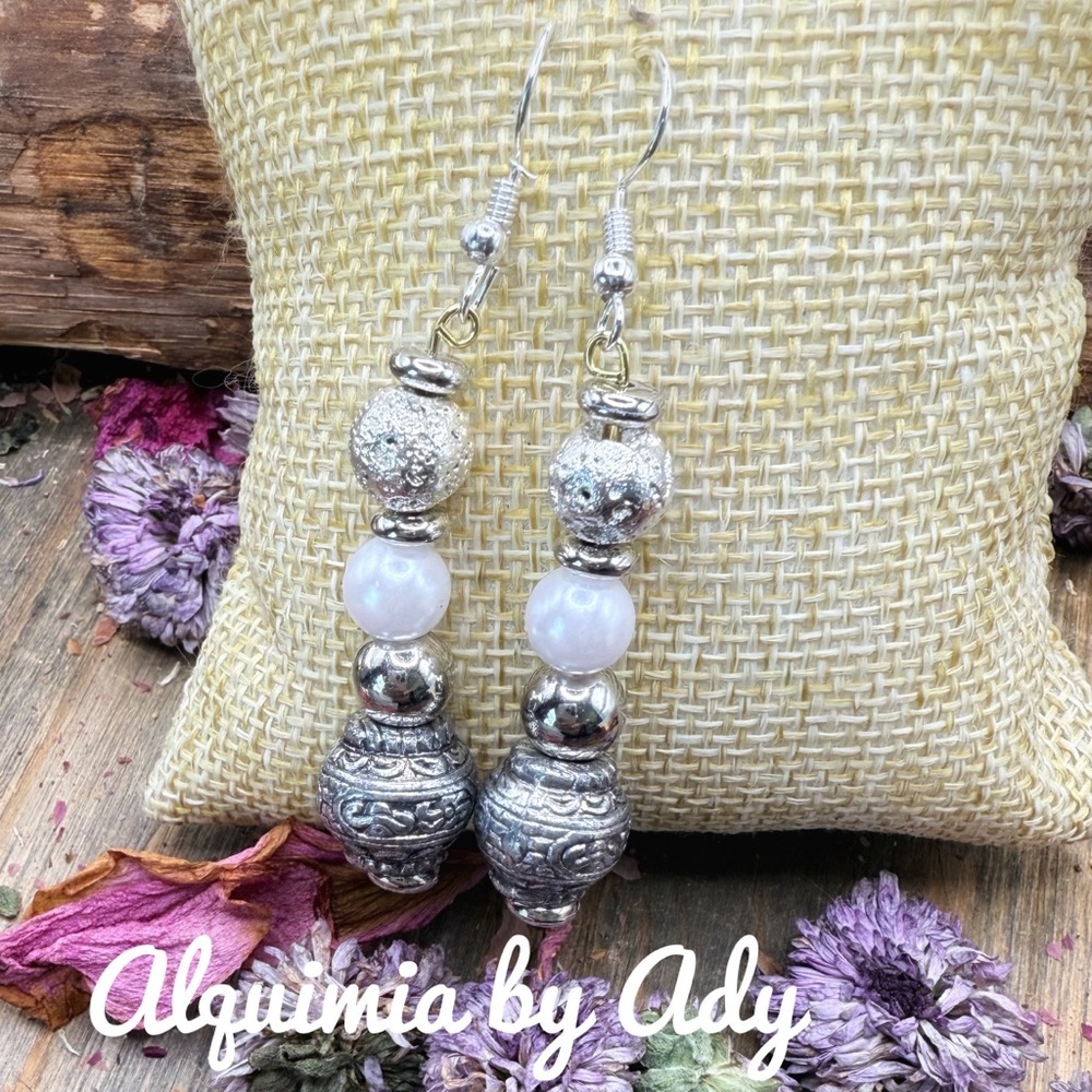 Alquimia Silver and Pearl Beaded Earrings